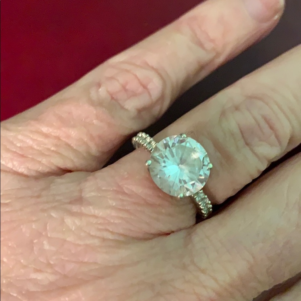 Costume round ring